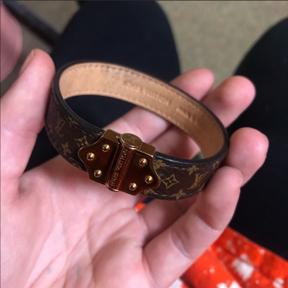 Louis Vuitton bracelet !!